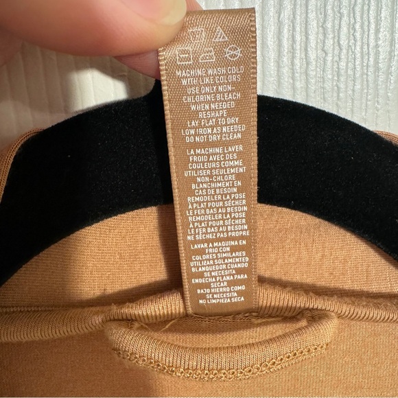 Skims Nude Robe - Picture 8 of 9